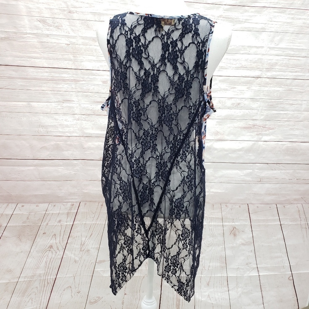 Democracy Lace Back Floral Top Size Large - Picture 4 of 7
